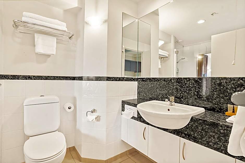 Parkside Hotel & Apartments