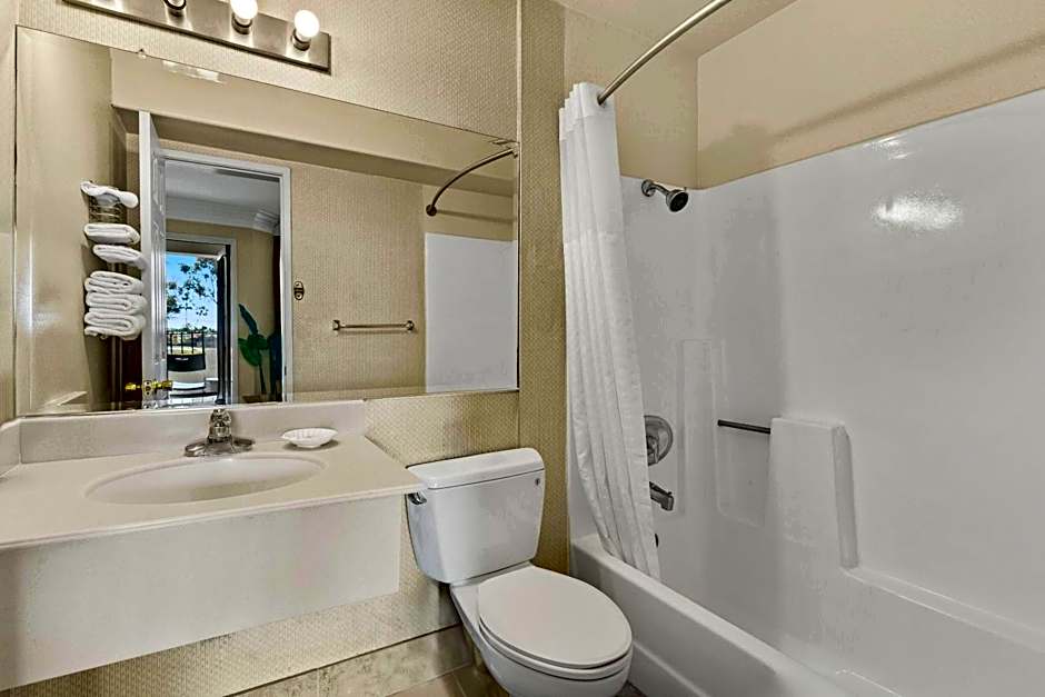 Travelodge by Wyndham San Clemente Beach