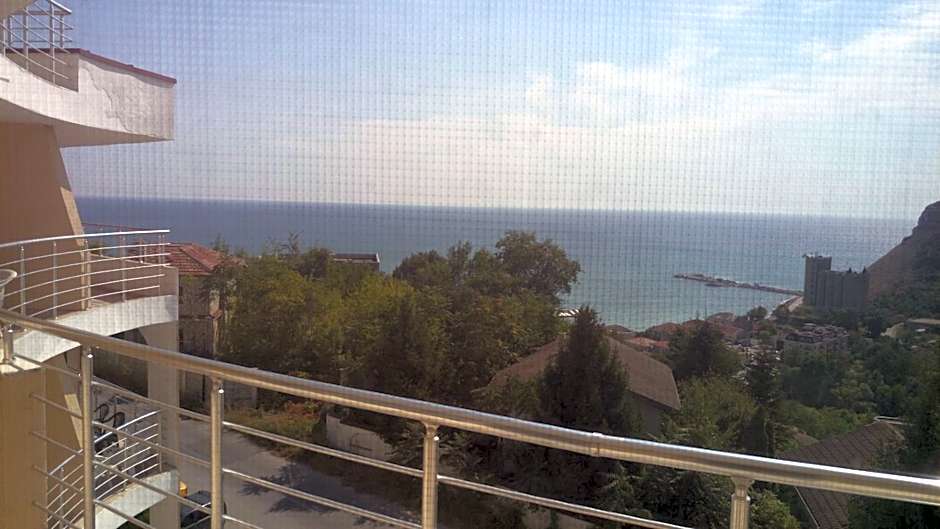 MARINA REZIDENCE ***