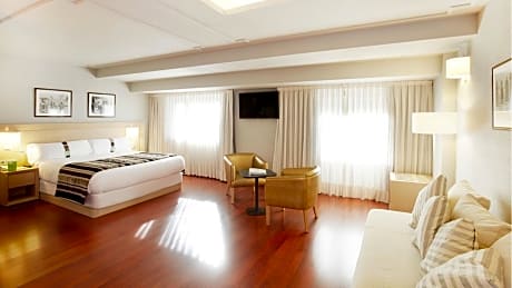 junior suite deluxe (2 adults + 2 children)