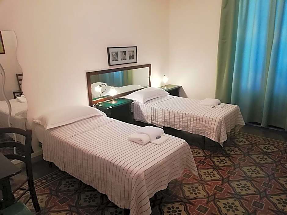 Aloi Rooms