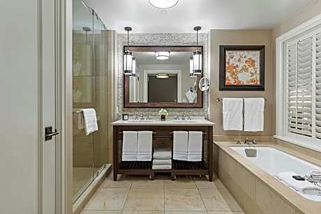 Executive Suite, 1 King Bed with Sofa bed, Valley View (1 King Bed and 1 Double Sofa Bed)