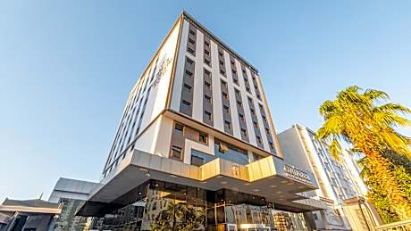 Teymur Continental Hotel & Convention Center
