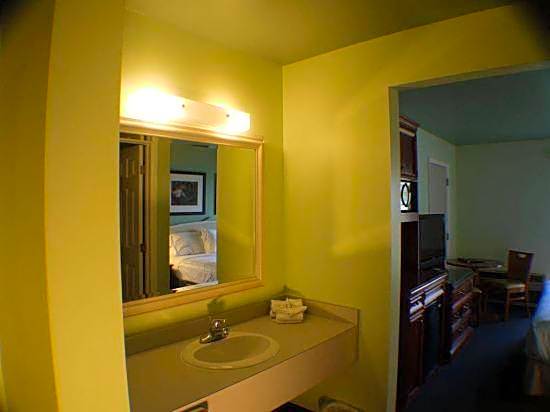 Clearwater Lakeshore Motel