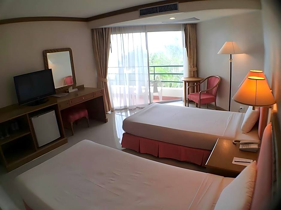 Khanom Golden Beach Hotel