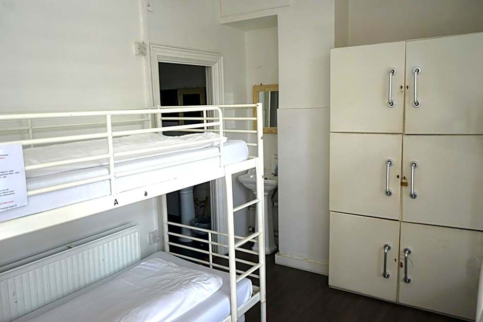 The Walrus Bar and Hostel