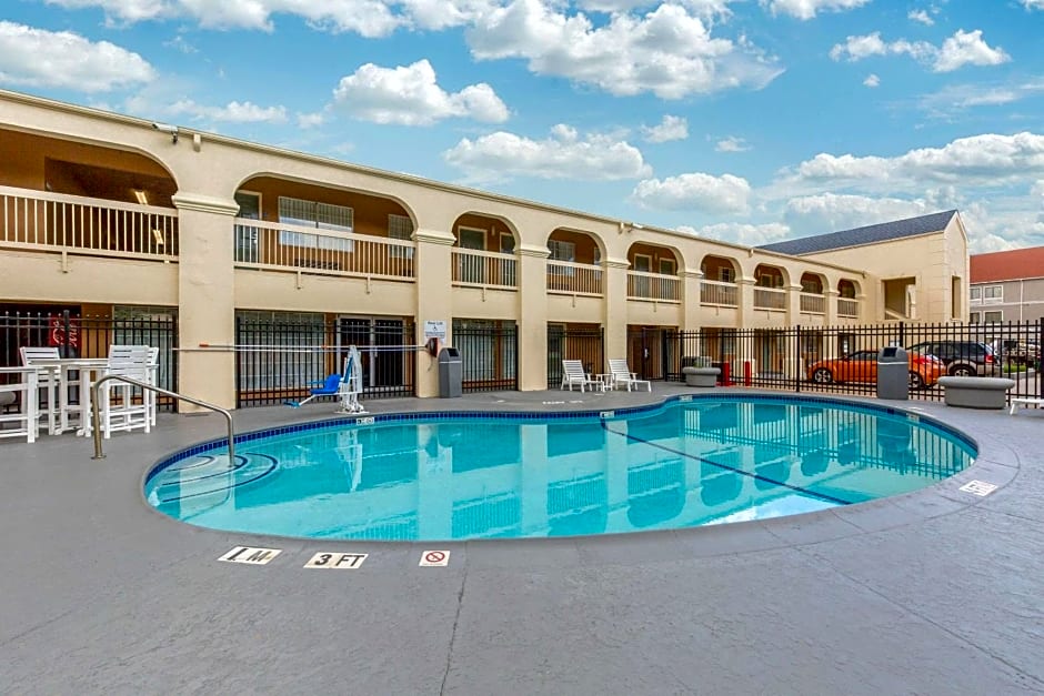 Quality Inn Clute Freeport