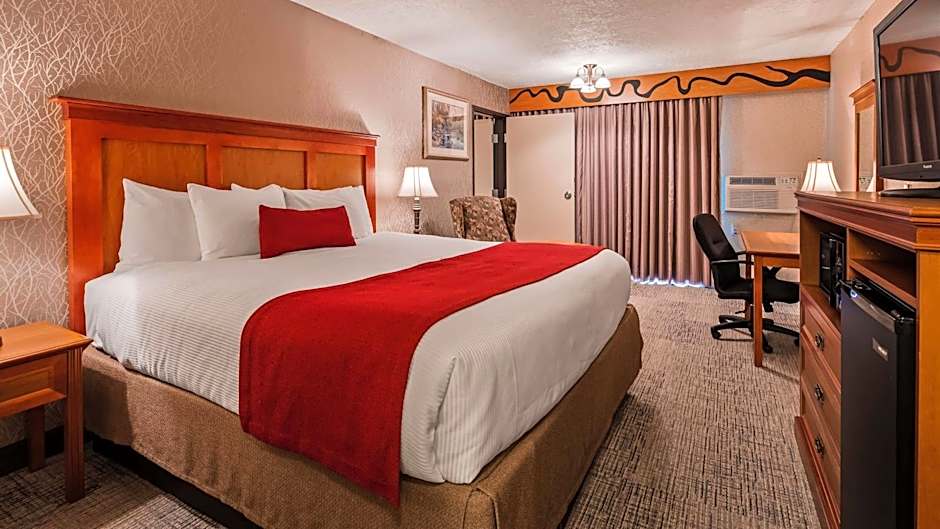 Best Western Plus Rivershore Hotel