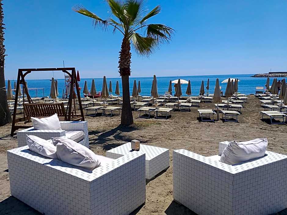 Aregai Marina Hotel & Residence