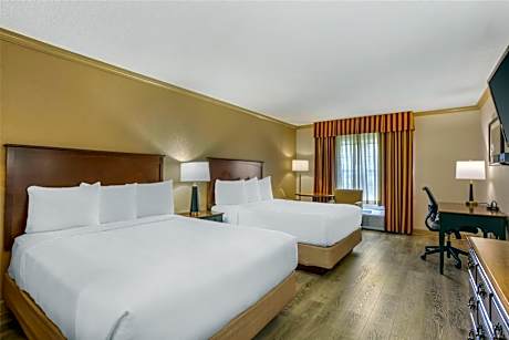 Studio with Two Queen Beds and Kitchenette - Non-Smoking