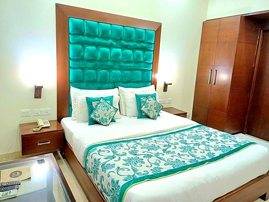 Siris 18 Hotel Gurgaon