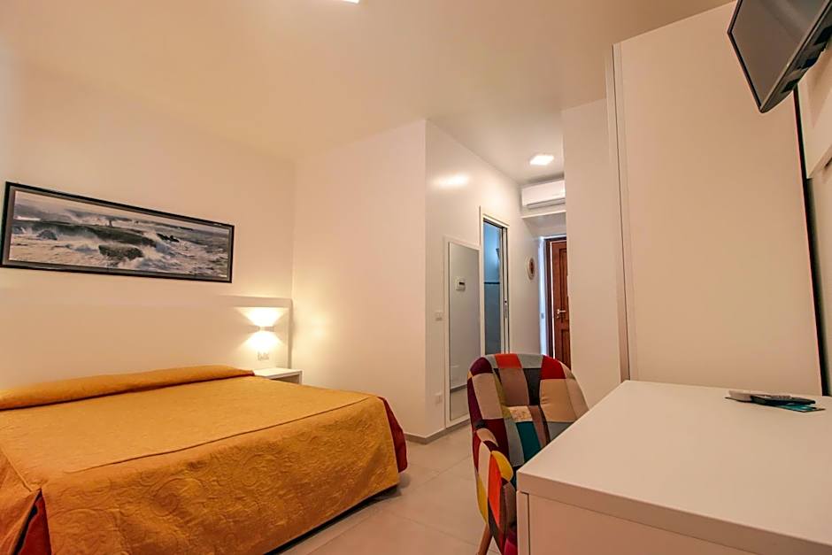 Hotel Il Faro Della Guitgia Tommasino