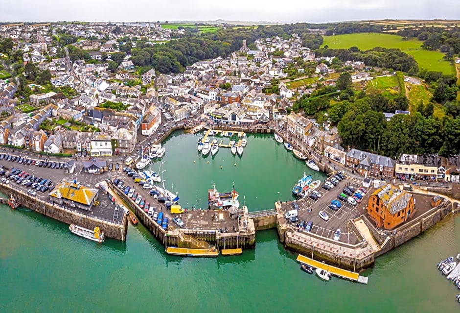 Edge of Padstow, 2 bedroom luxury lodge