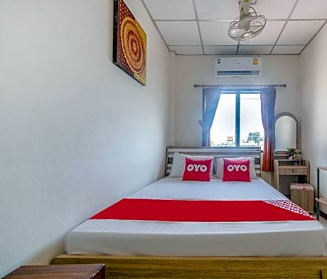 Private Double Room with Shared Bathroom