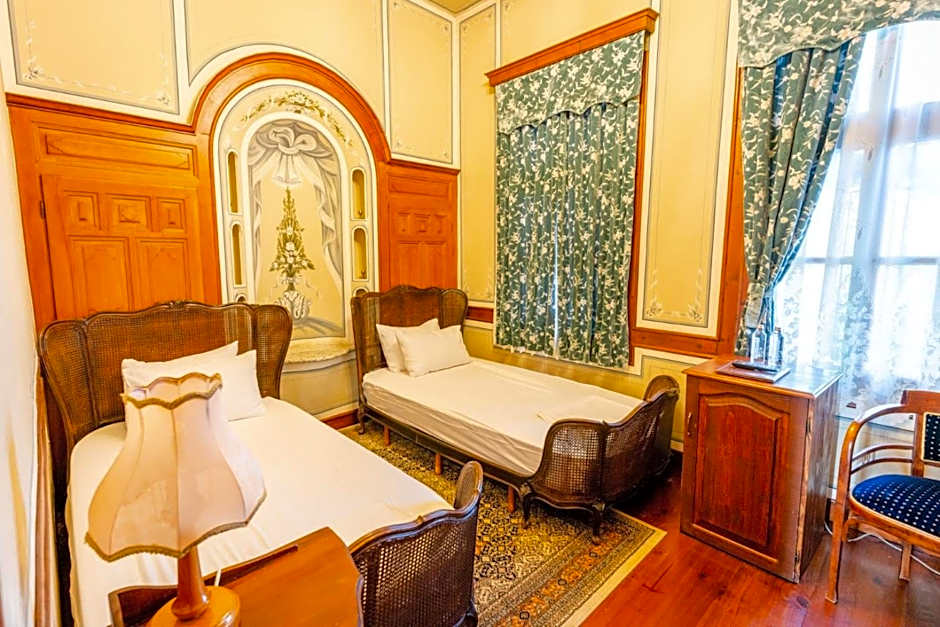 Old Legends Hotel