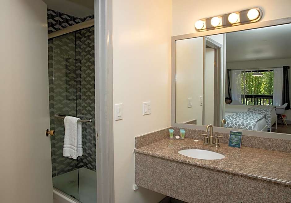 The Occidental Lodge