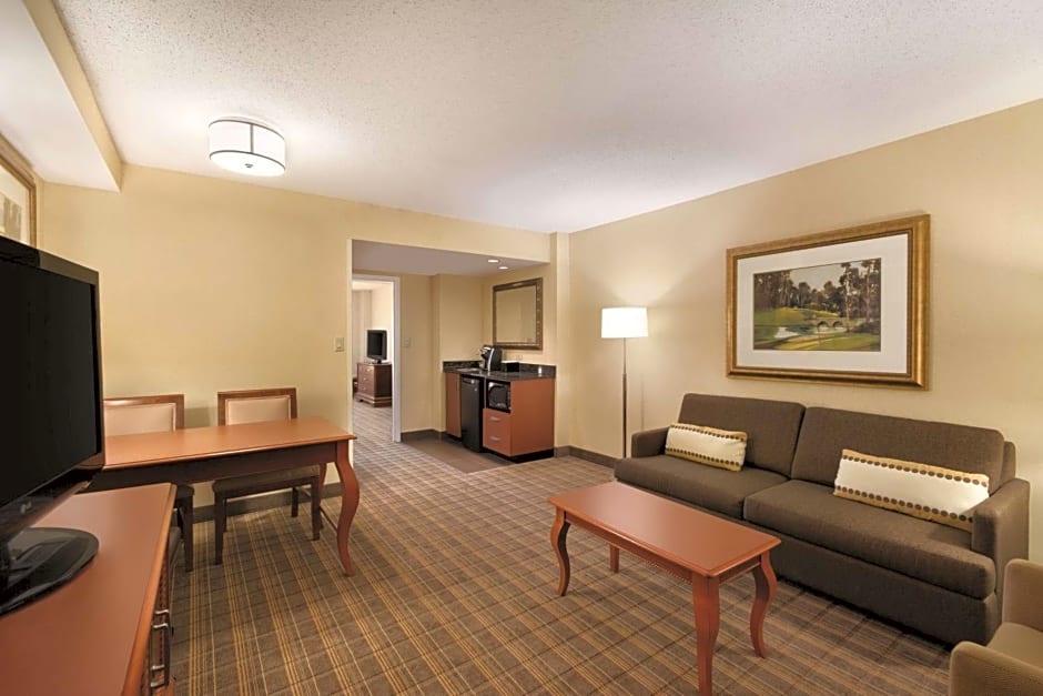 Embassy Suites By Hilton Hotel Greenville Golf Resort And Conference Ctr