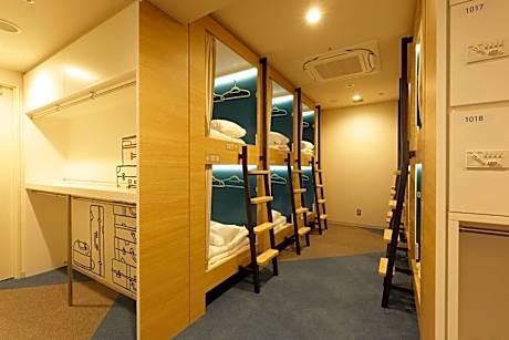 Bunk Bed in Mixed Dormitory Room