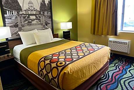 1 Queen Bed Non-Smoking
