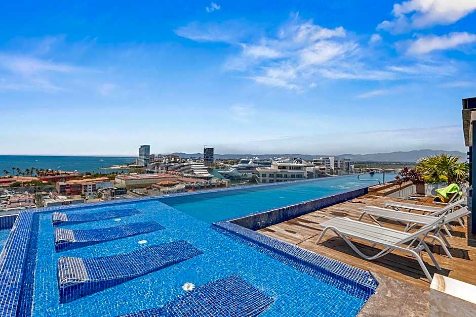 Monyxbnb at Zoho Skies