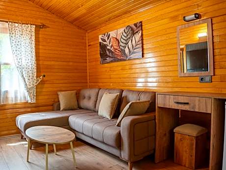 Bungalow (4 Adults)