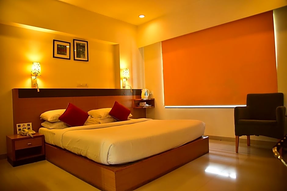 Hi 5 Hotel & Experience
