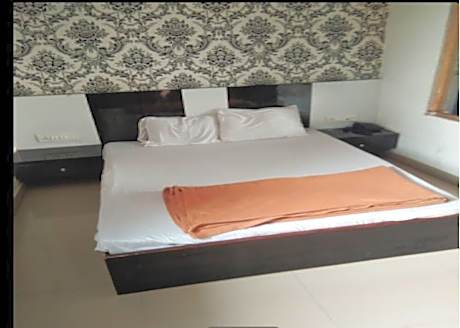 Hotel Aaiye Lodging & Boarding By WB Inn