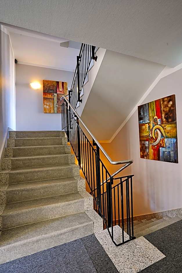 Hotel B99