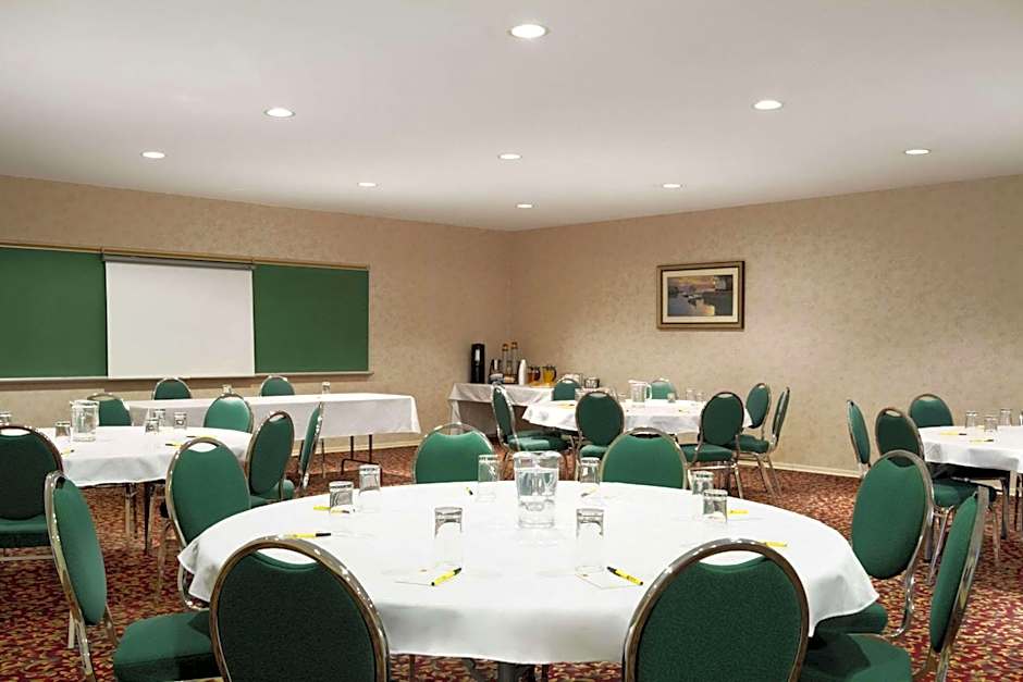 Super 8 by Wyndham Brockville