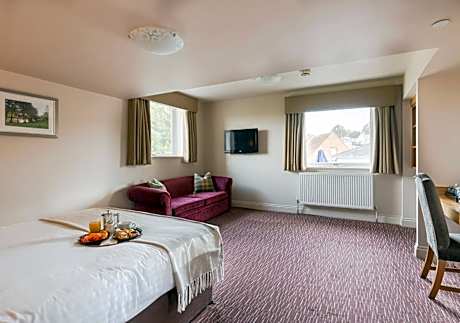 Family Room (2 Adults + 1 Child)