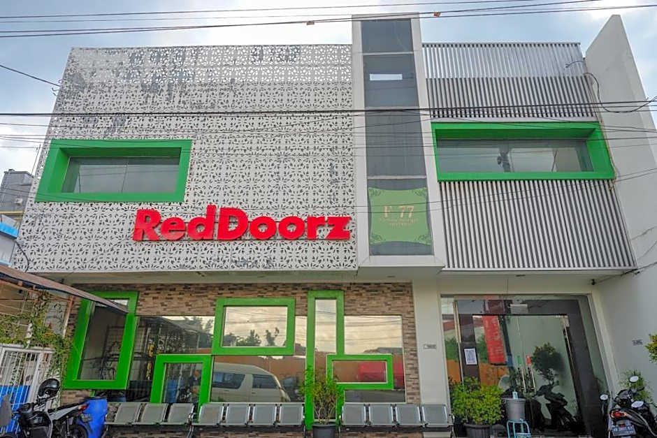 Family Budget Hotels F77 by Reddoorz