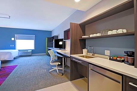 King Room with Walk-in Shower - Mobility Accessible/Non-Smoking