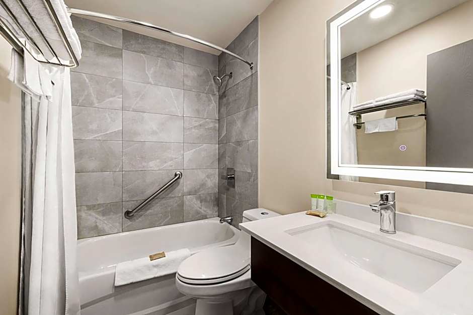 Super 8 by Wyndham Sarnia ON