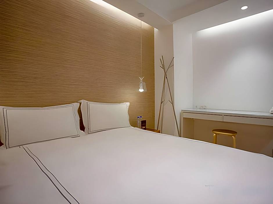 Mini West Hotel
