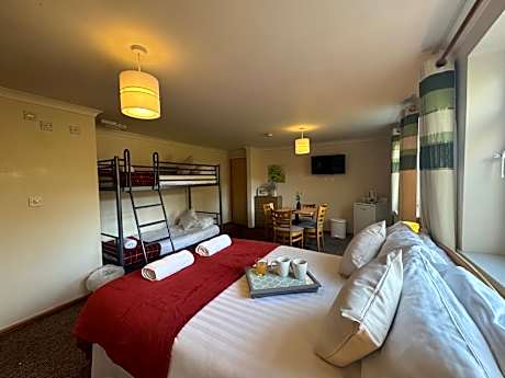 The Carpenters Arms Rooms in Broadway, Laugharne