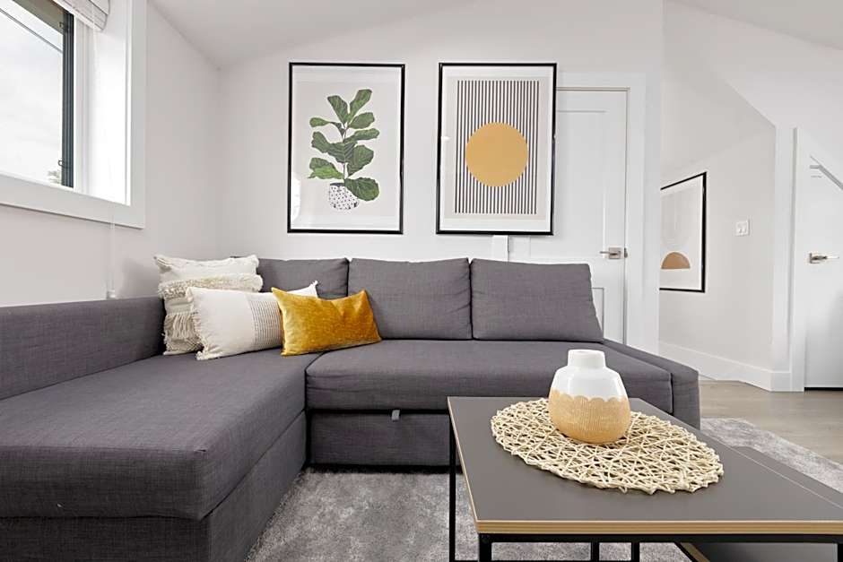 Newly built Laneway Home 1 BD Centrally located