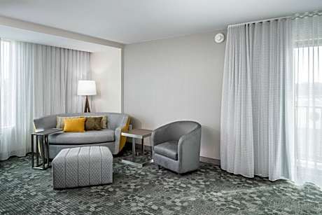 King Suite with Balcony - Hearing Accessible