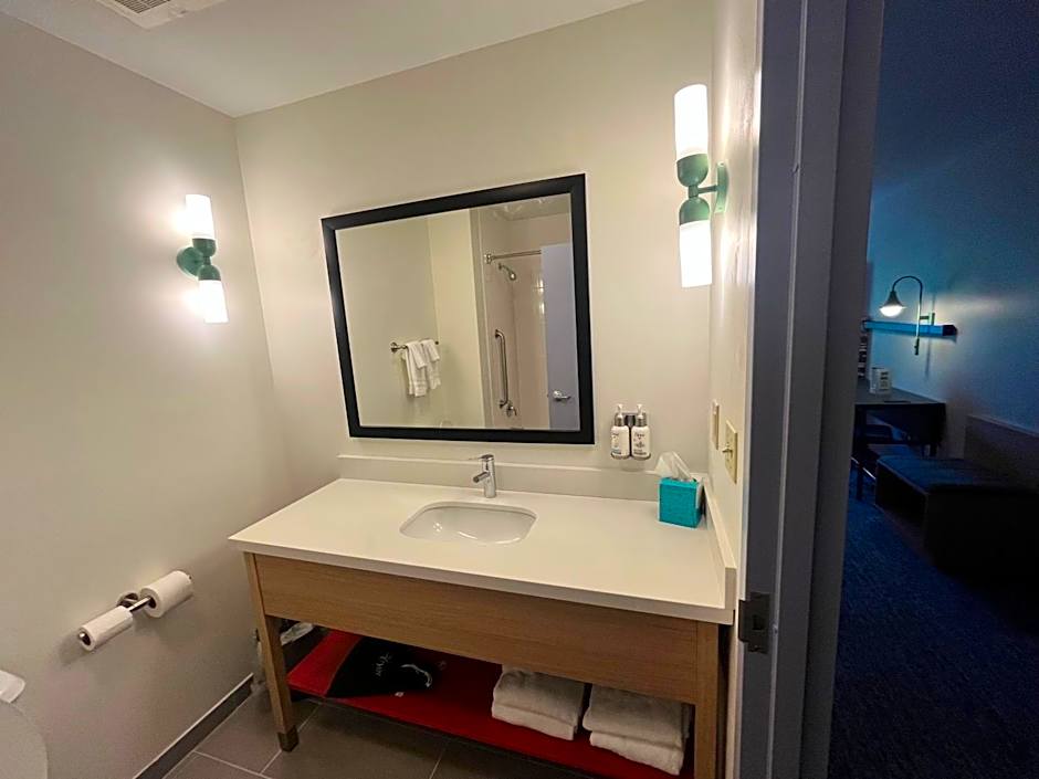 Tapa Hotel, Inn & Suites