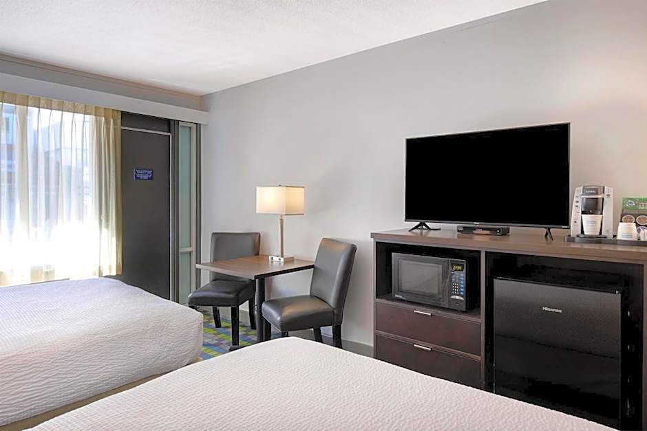 Days Inn by Wyndham Victoria Airport Sidney