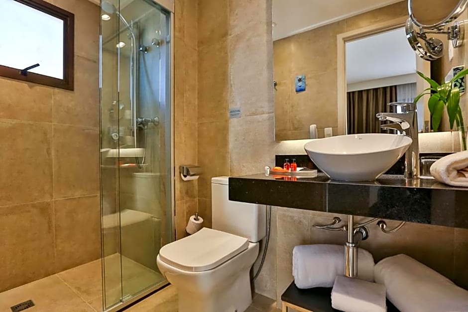 Photo 1 of 3 of Luxury