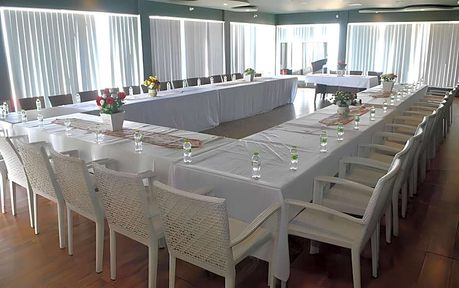 Seaside Villa & Muse Beach Resto