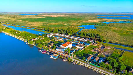 Hotel Sunrise si Satul Pescaresc