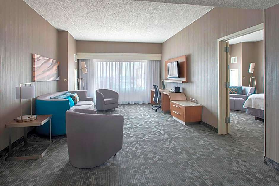 Courtyard by Marriott Newark Elizabeth