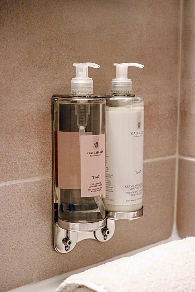 Logis Hôtel La Bastide De Grignan & Restaurant "La Chênaie"