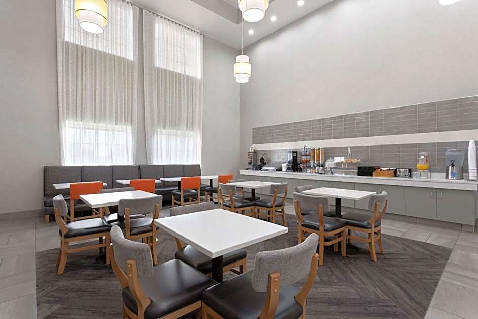 La Quinta Inn & Suites by Wyndham Ft. Pierce