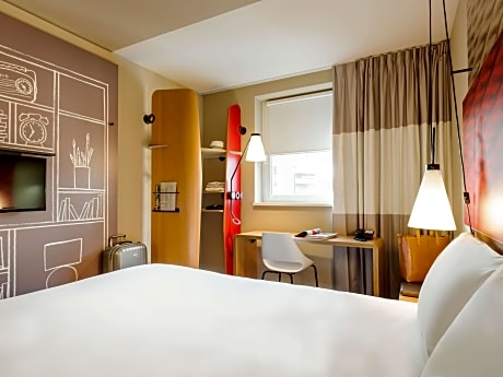 Room with 1 double bed (63x79 inches [160x200 cm]), new sleep-easy concept