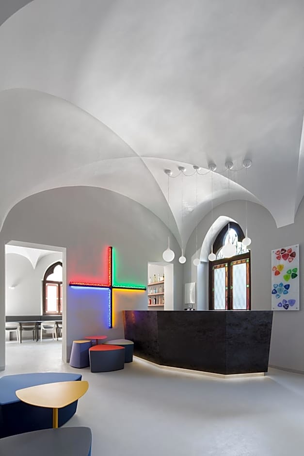 Babila Hostel & Bistrot