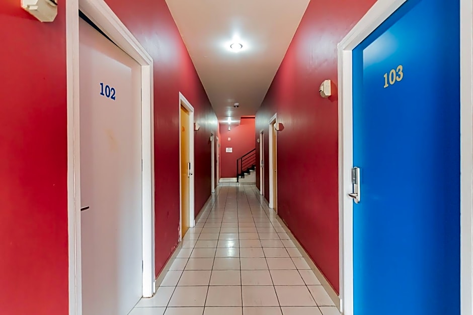 RedDoorz @ Komplek Pontianak Mall