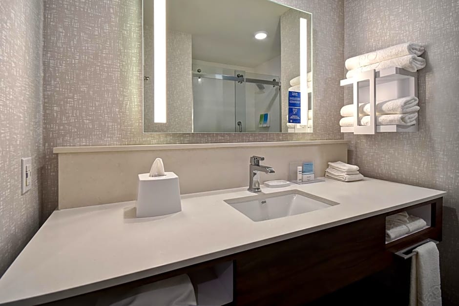 Hampton Inn & Suites Las Vegas Convention Center - No Resort Fee