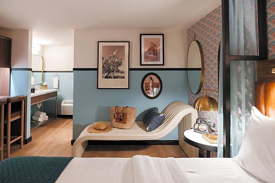 UNCOMMONER HOTEL by REVERIE BOUTIQUE COLLECTION
